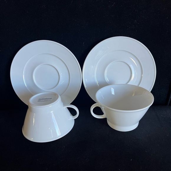 Crate&Barrel Loft White porcelain Cappuccino 4 piece set 2 cups, 2 saucers - Picture 1 of 9